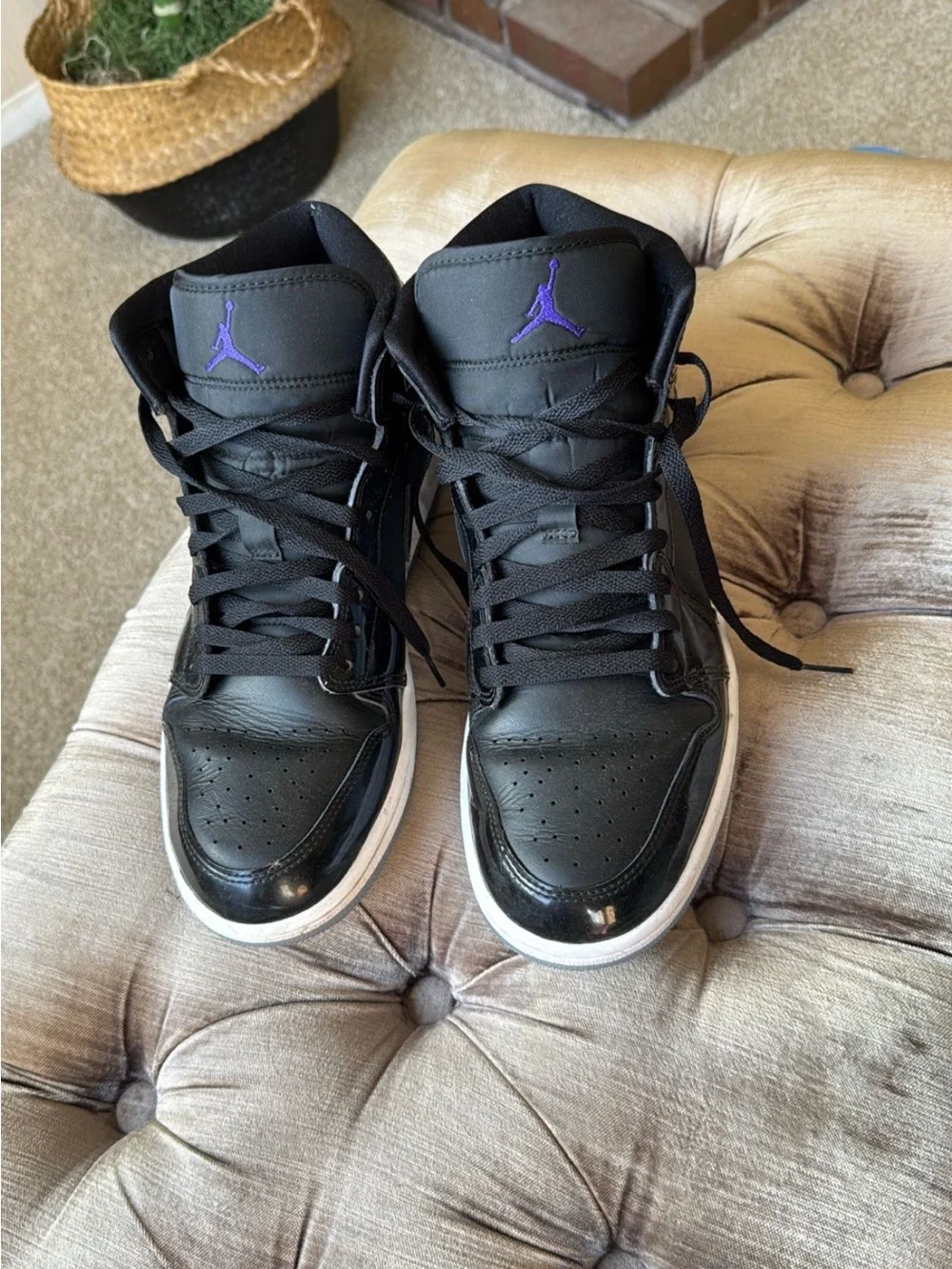 Jordan Black Athletic Sneaker mid Nike